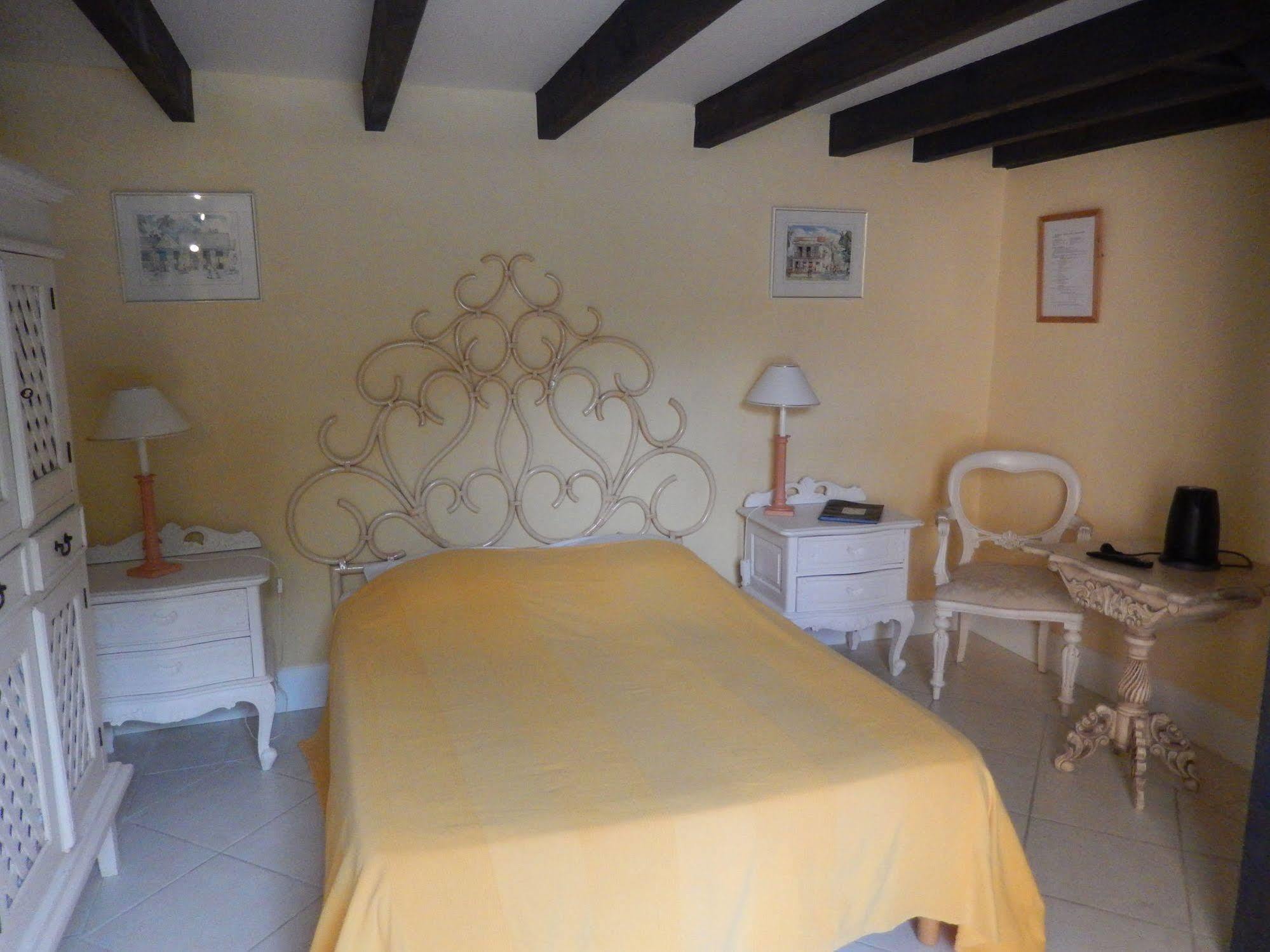Bed and Breakfast Chateau Rousselle Saint-Ciers-de-Canesse Exterior foto