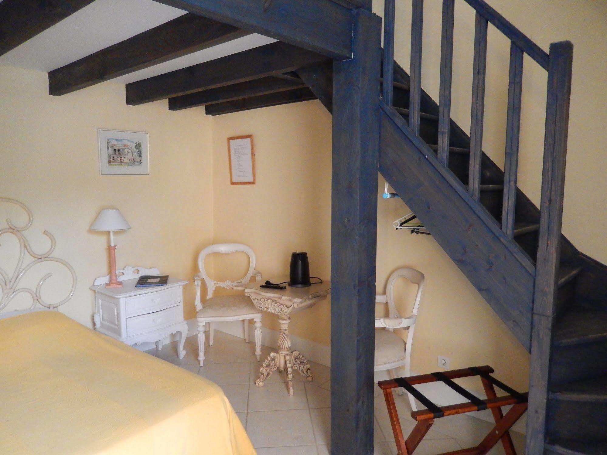 Bed and Breakfast Chateau Rousselle Saint-Ciers-de-Canesse Exterior foto